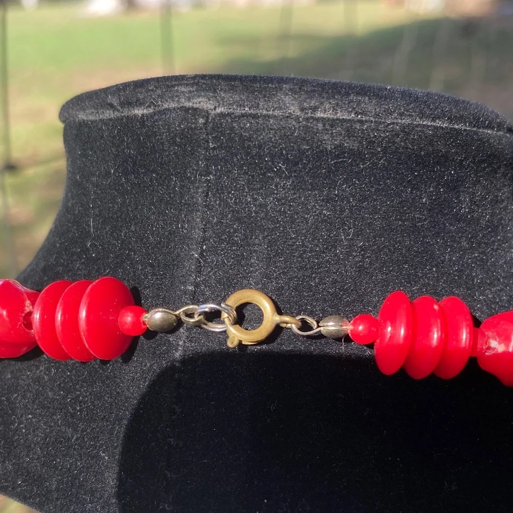 Vintage Red Beaded Necklace - Picture 4 of 4